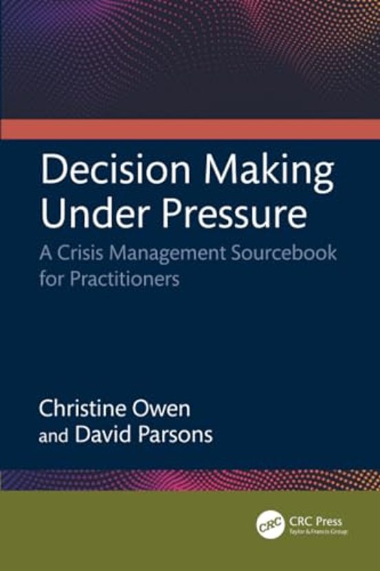 Portada de Decision Making Under Pressure: A Crisis Management Sourcebook for Practitioners 1st Edición, Edición Kindle